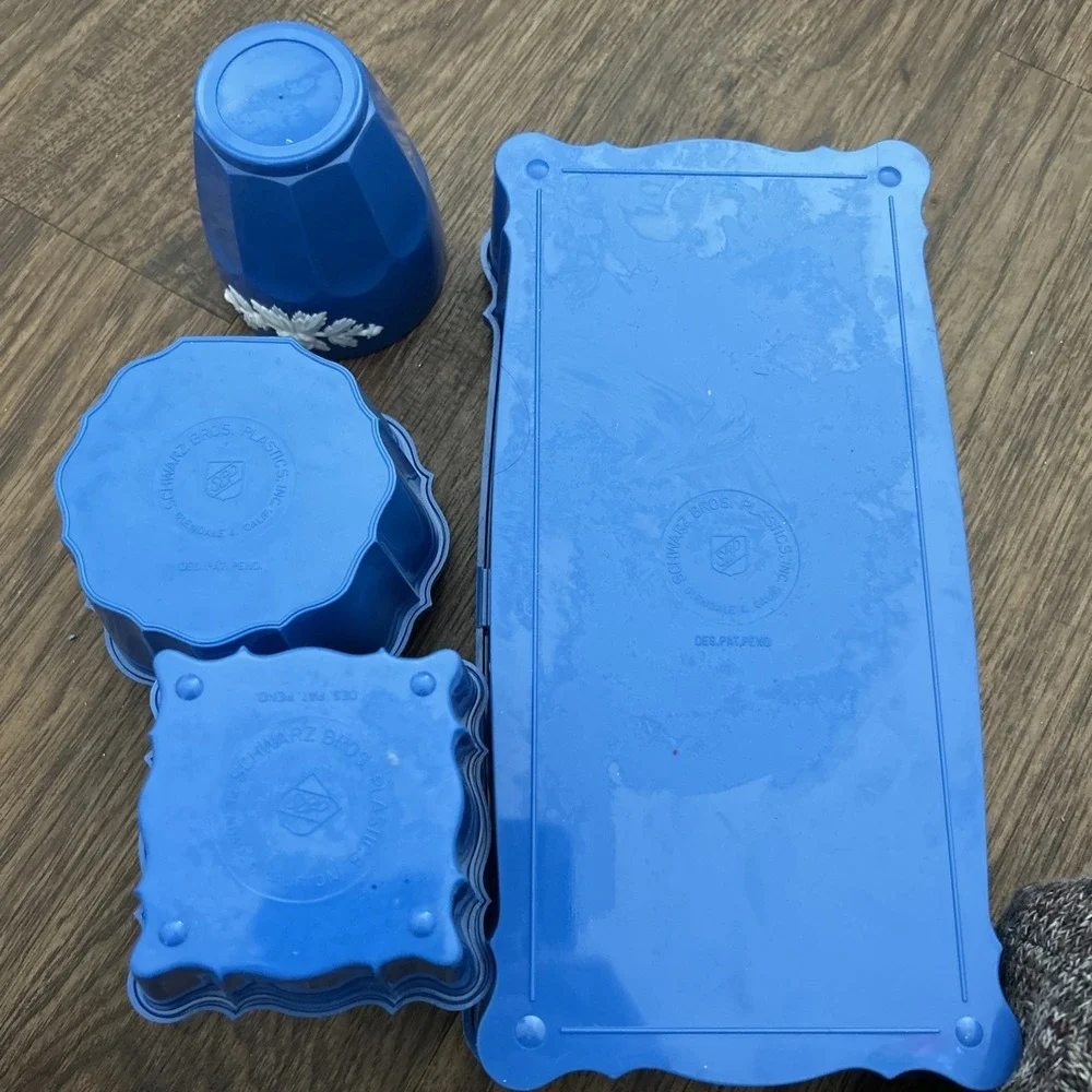 1950s Schwartz Bros Blue Plastic Vanity Set Lotion Powder Cup Tissue Box Vintage